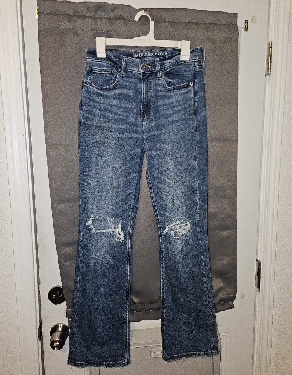 American Eagle - NWT 90s Bootcut Vintage Distressed Jeans Size 6